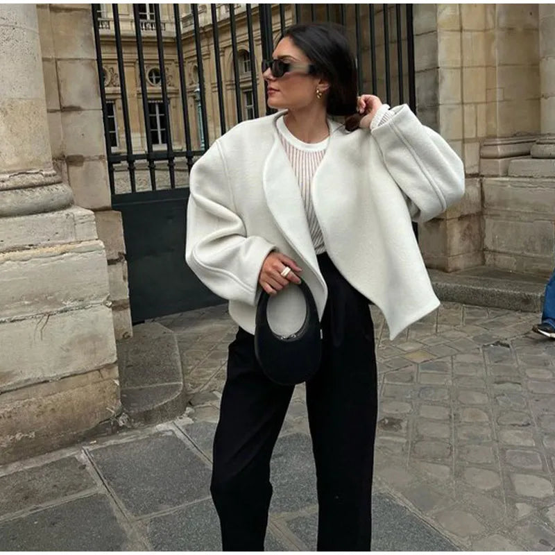 Well Tailored Jacket with a Graceful Silhouette
