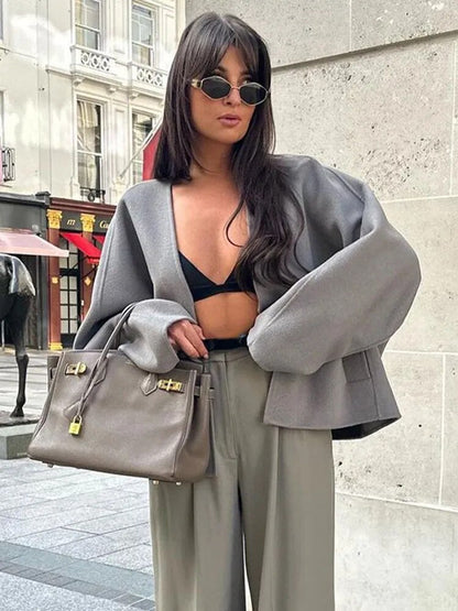 Effortlessly Elegant Jacket with a Timeless Design
