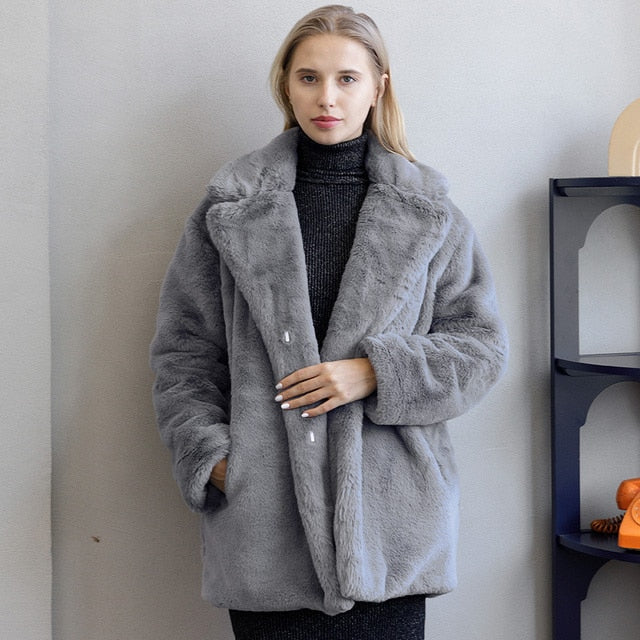 Well Tailored Jacket with a Graceful Silhouette