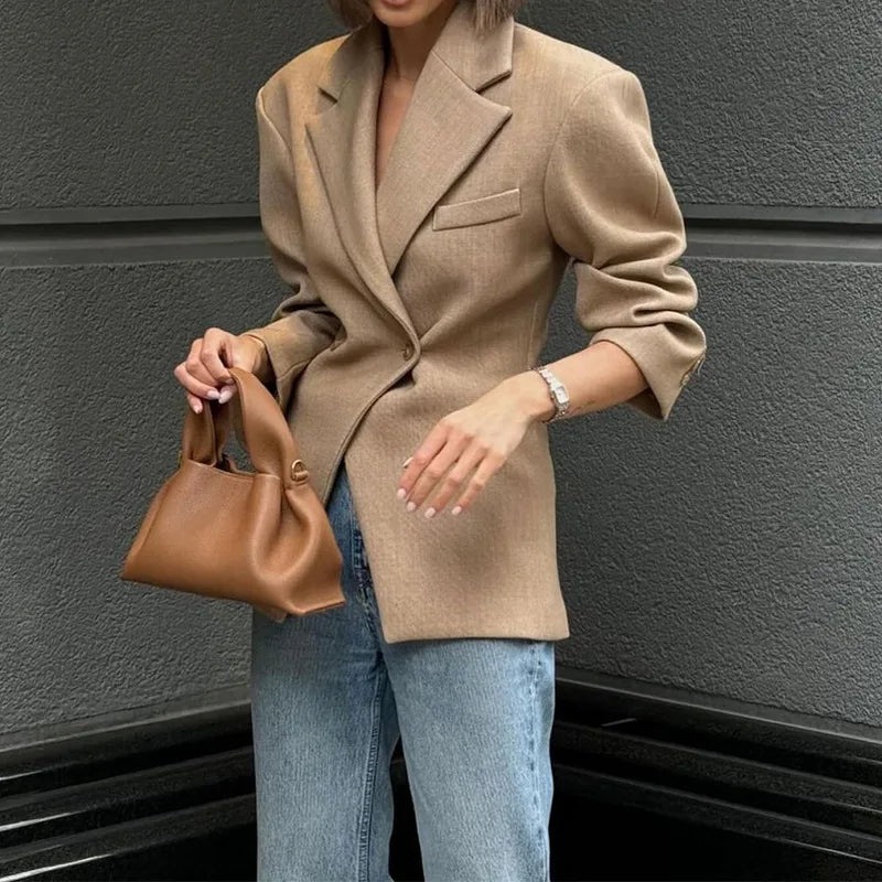 Effortlessly Elegant Shirt with a Timeless Design