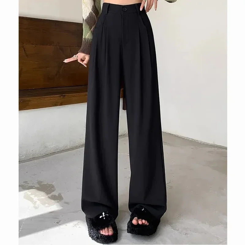 Effortlessly Elegant Pants with a Timeless Design