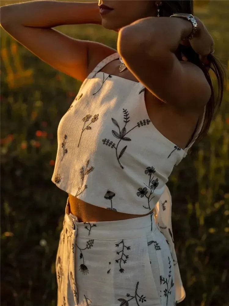 Classic Vintage & Enduringly Stylish Top