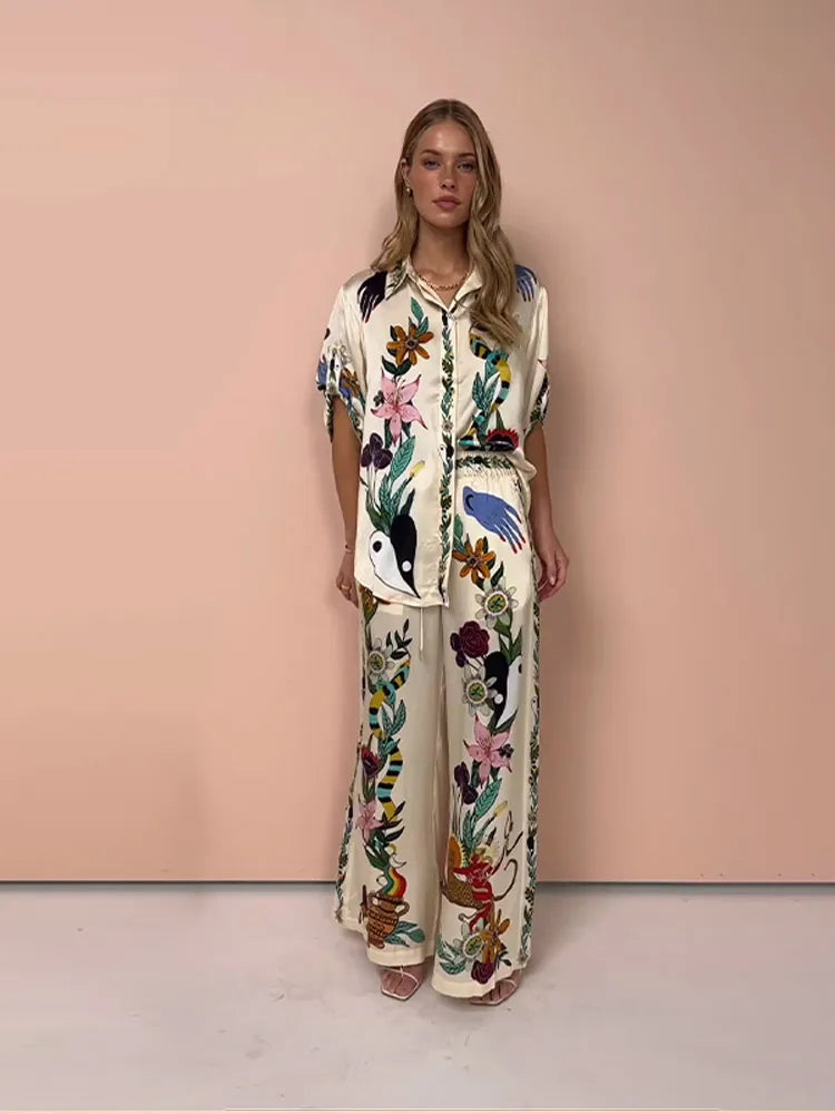 Effortlessly Elegant Garment with a Timeless Design