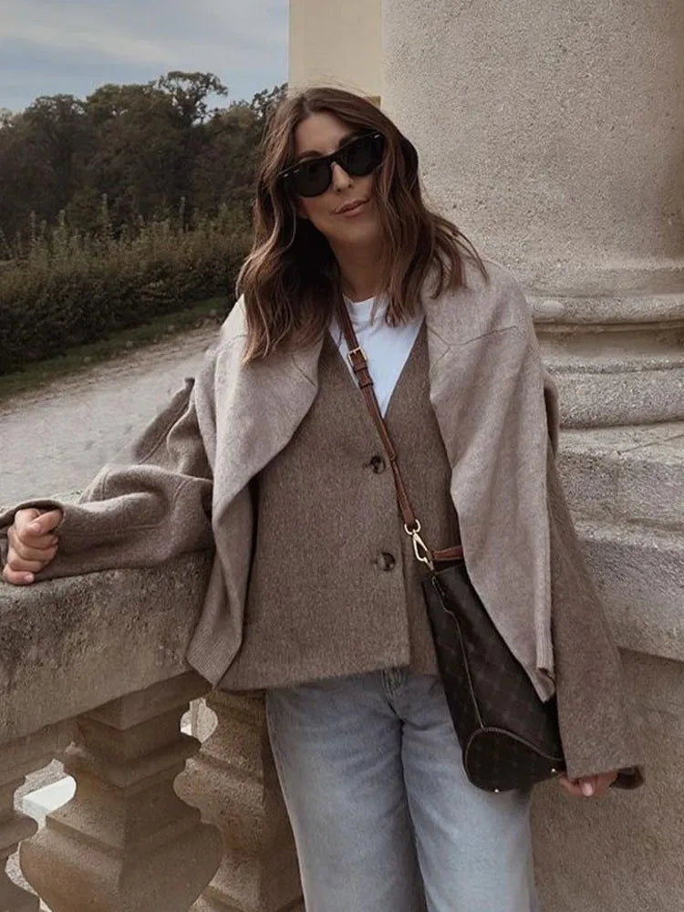 Well Tailored Jacket with a Graceful Silhouette