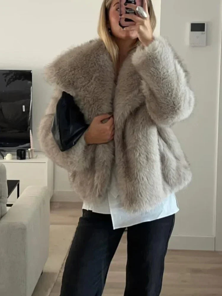 Elegantly Styled Coat for Everyday Wear