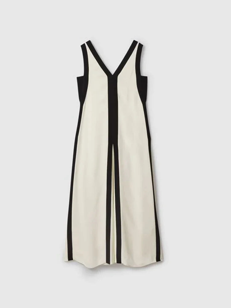 Effortlessly Elegant Garment with a Timeless Design