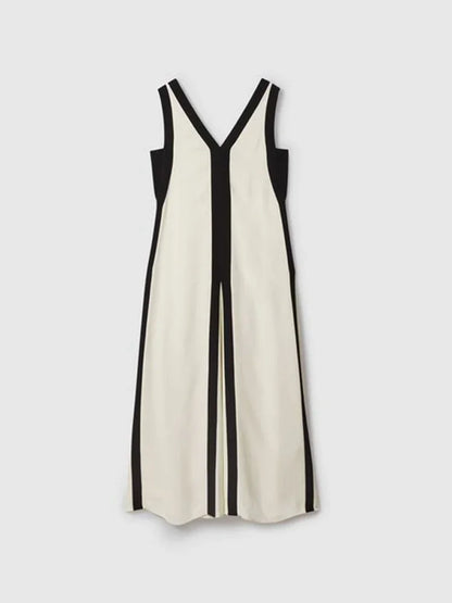 Effortlessly Elegant Garment with a Timeless Design