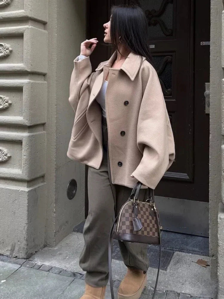 Well Tailored Jacket with a Graceful Silhouette