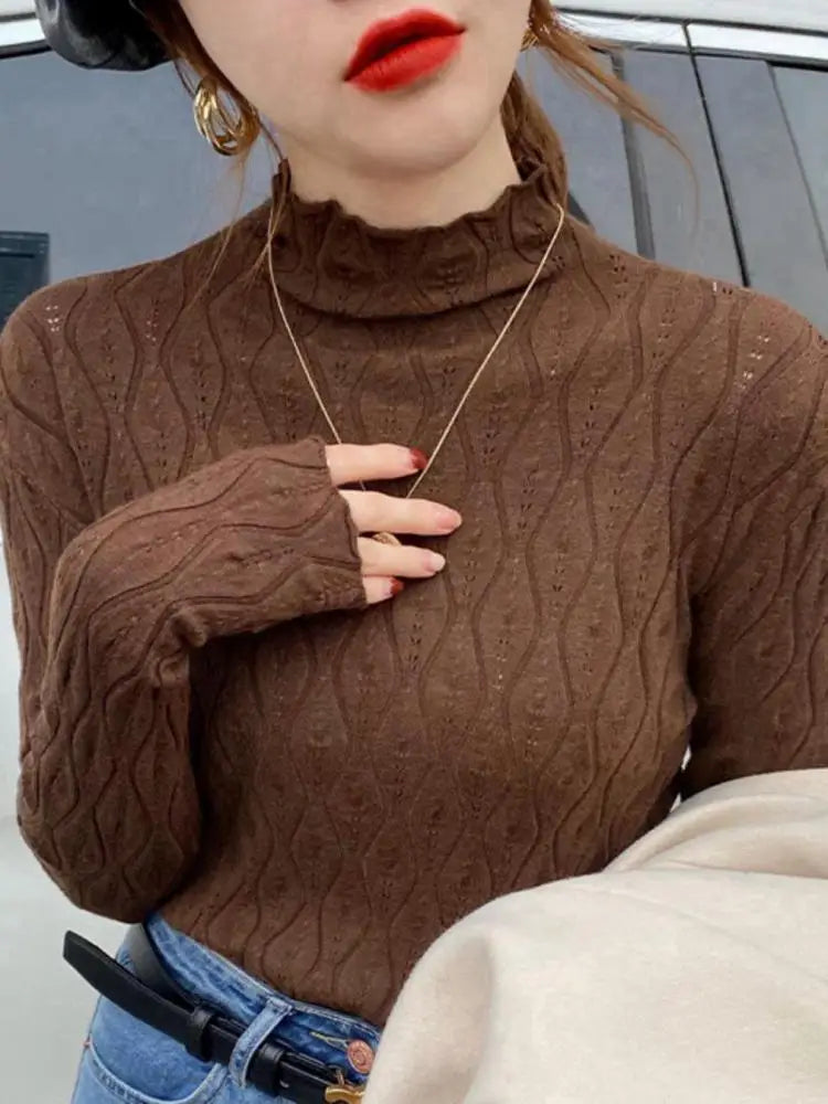 Well Tailored Sweater with a Graceful Silhouette