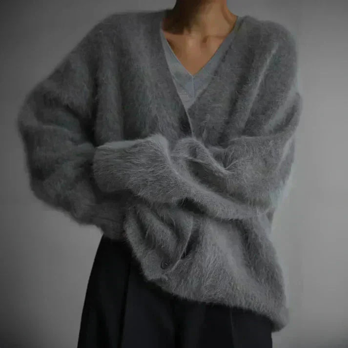 Well Tailored Sweater with a Graceful Silhouette