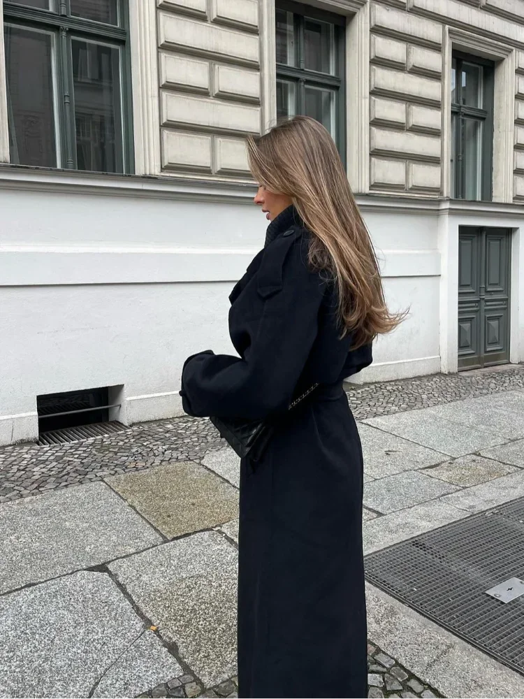 Well Tailored Jacket with a Graceful Silhouette