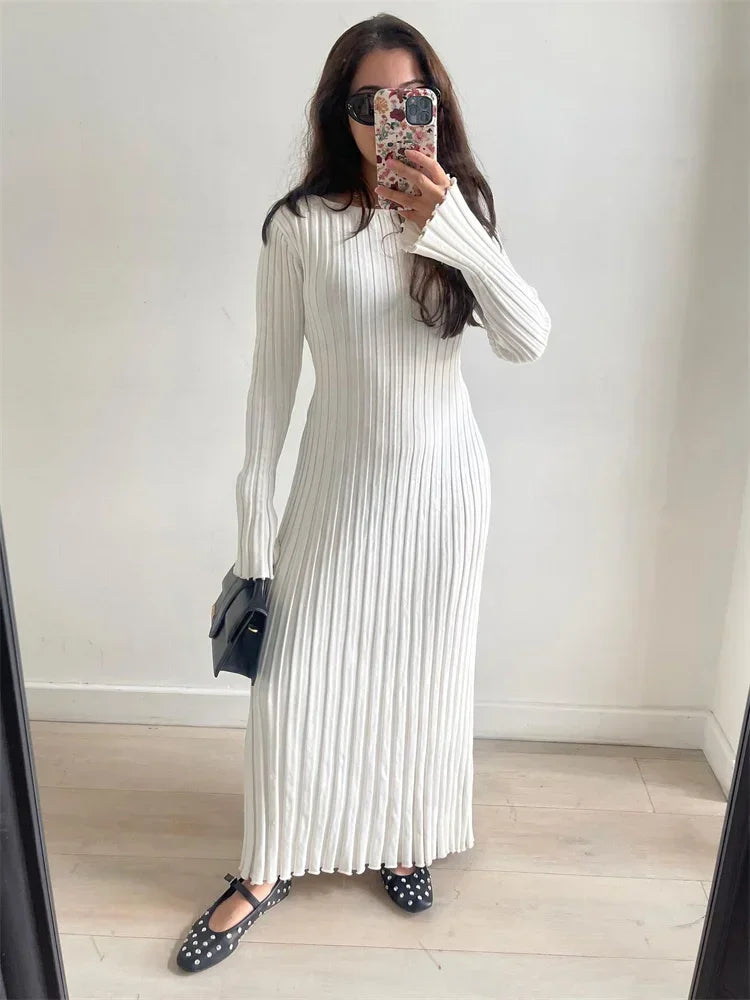 Effortlessly Elegant Dress with a Timeless Design