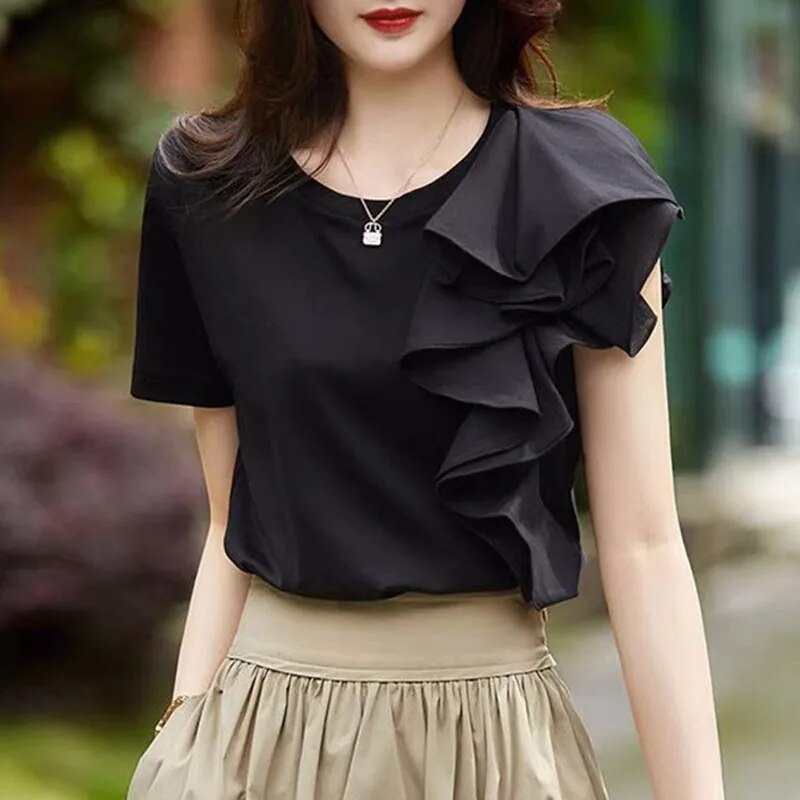 Well Tailored Blouse with a Graceful Silhouette