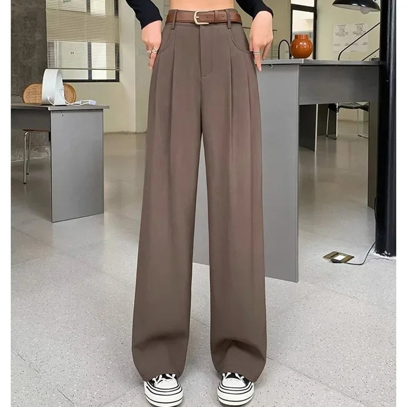 Effortlessly Elegant Pants with a Timeless Design