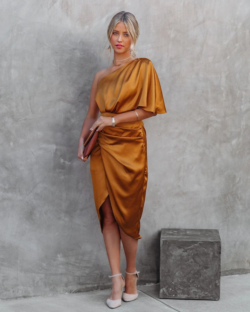 Effortlessly Elegant Dress with a Timeless Design