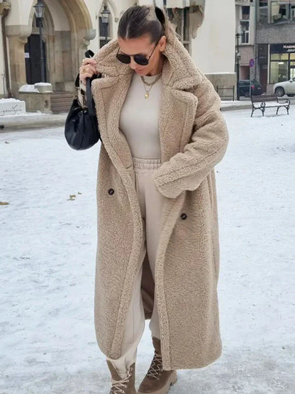 Well Tailored Coat with a Graceful Silhouette