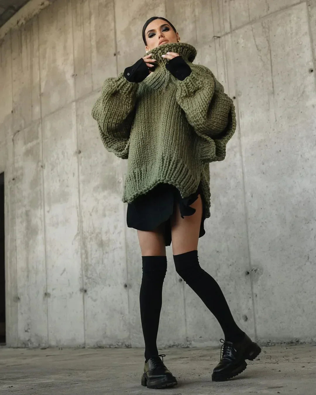 Well Tailored Sweater with a Graceful Silhouette