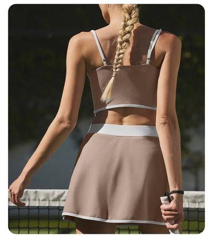 Well Tailored Top with a Graceful Silhouette