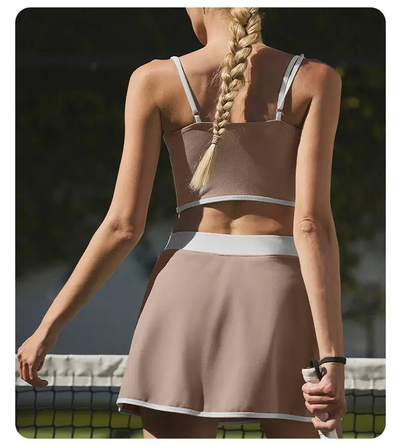 Well Tailored Top with a Graceful Silhouette