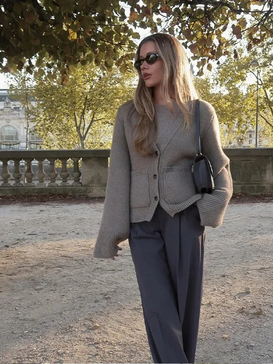 Well Tailored Cardigan with a Graceful Silhouette