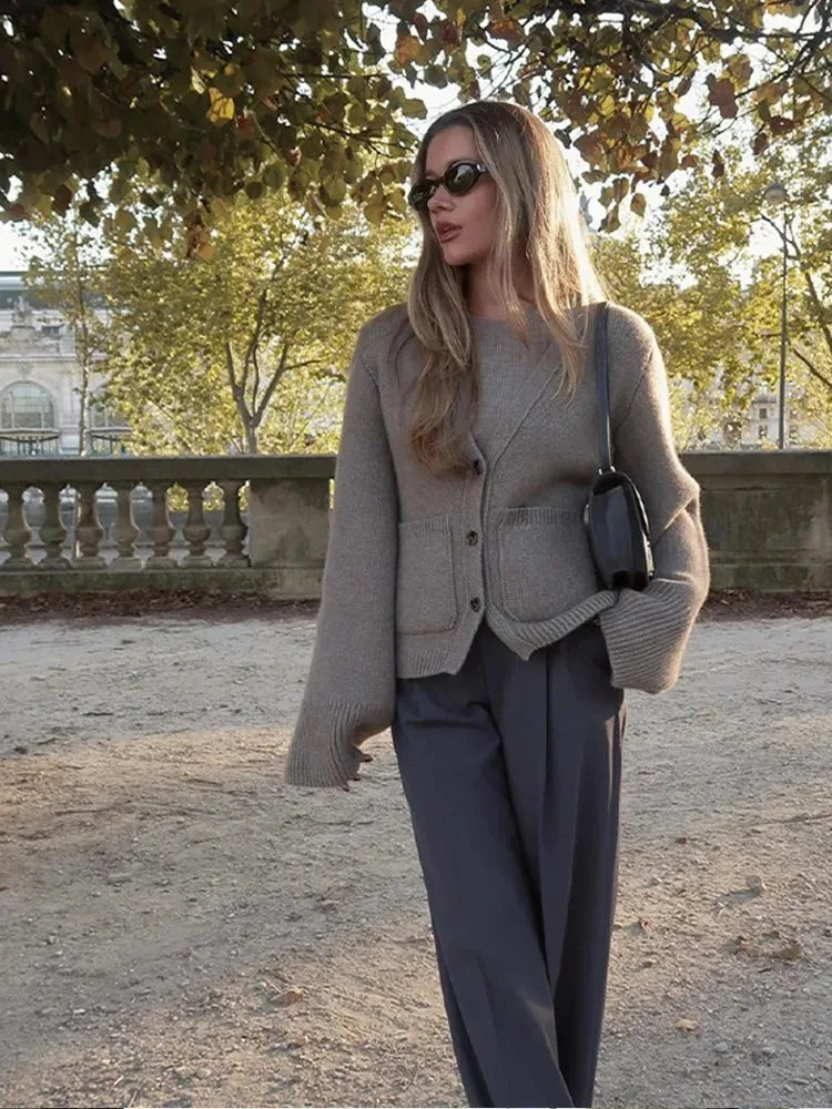 Well Tailored Cardigan with a Graceful Silhouette