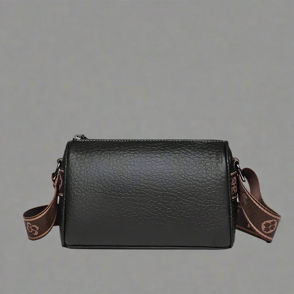 Well Tailored Bag with a Graceful Silhouette