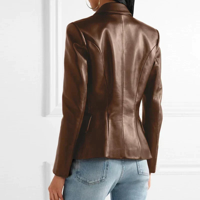 Well Tailored Coat with a Graceful Silhouette