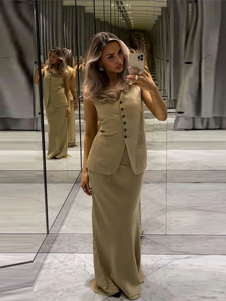 Gracefully Styled Garment for Any Occasion