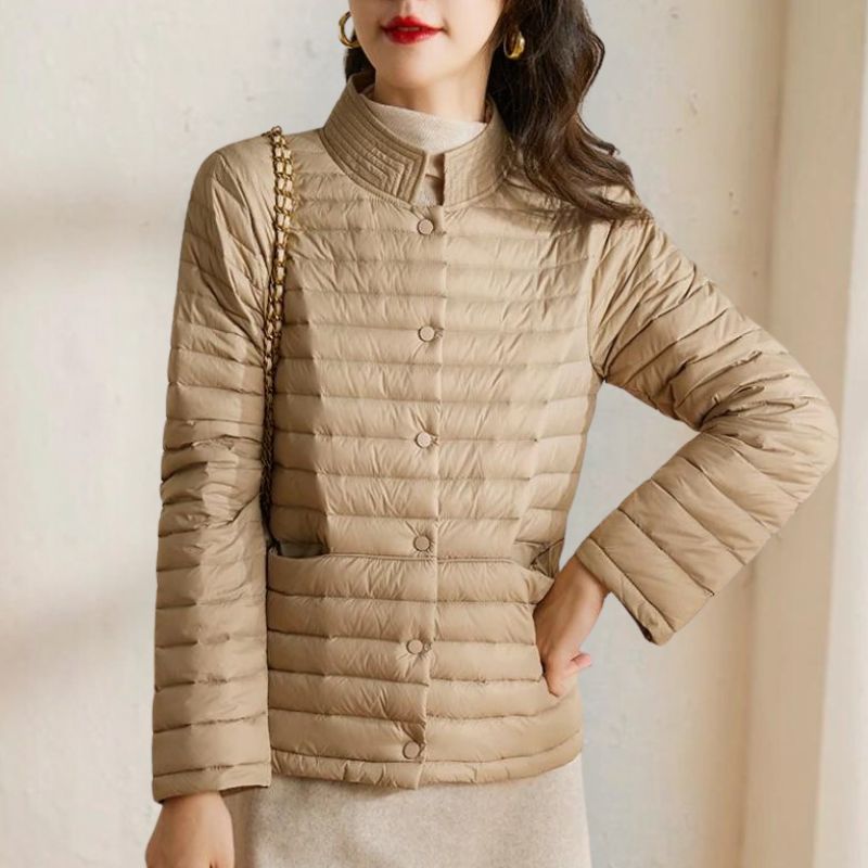 Well Tailored Jacket with a Graceful Silhouette