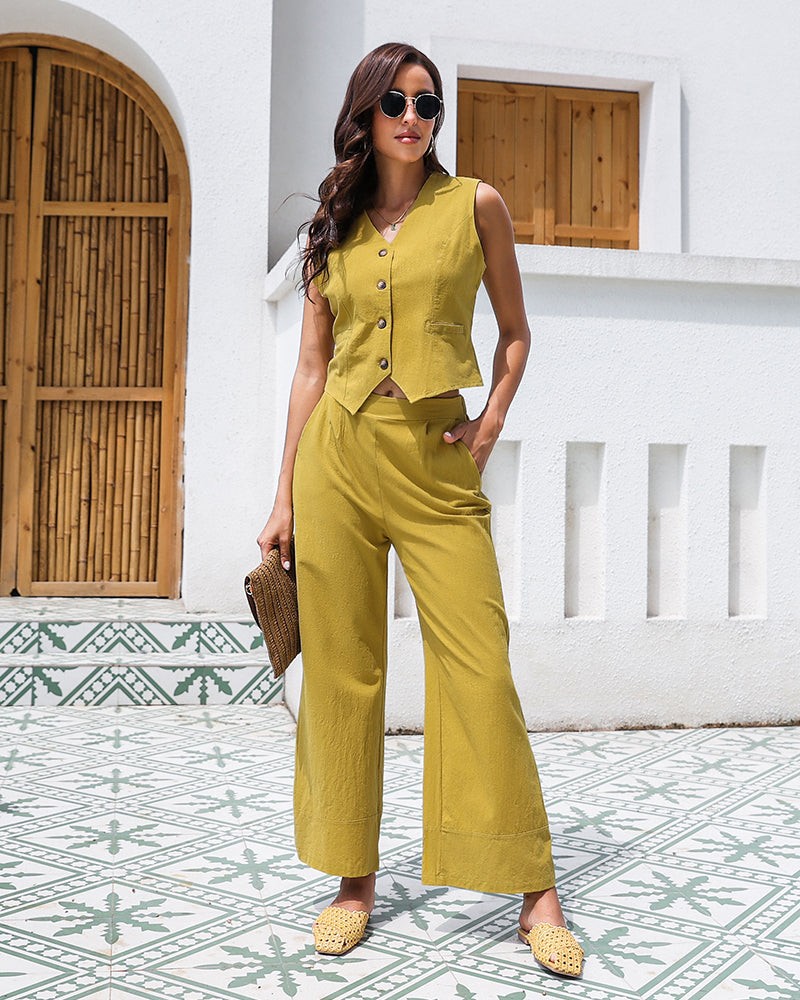 A Vintage Style Trousers with Delicate Timeless Details