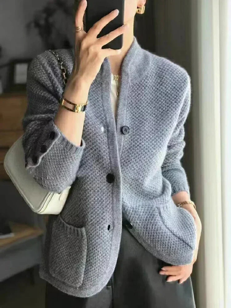 Well Tailored Sweater with a Graceful Silhouette
