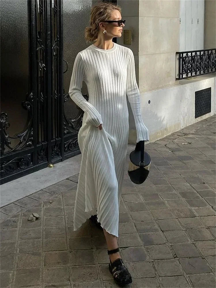 Effortlessly Elegant Dress with a Timeless Design