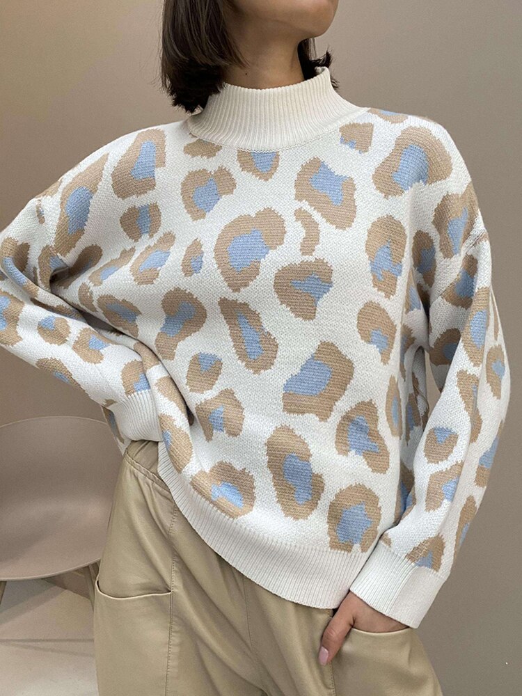 Well Tailored Sweater with a Graceful Silhouette