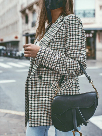 Well Tailored Jacket with a Graceful Silhouette