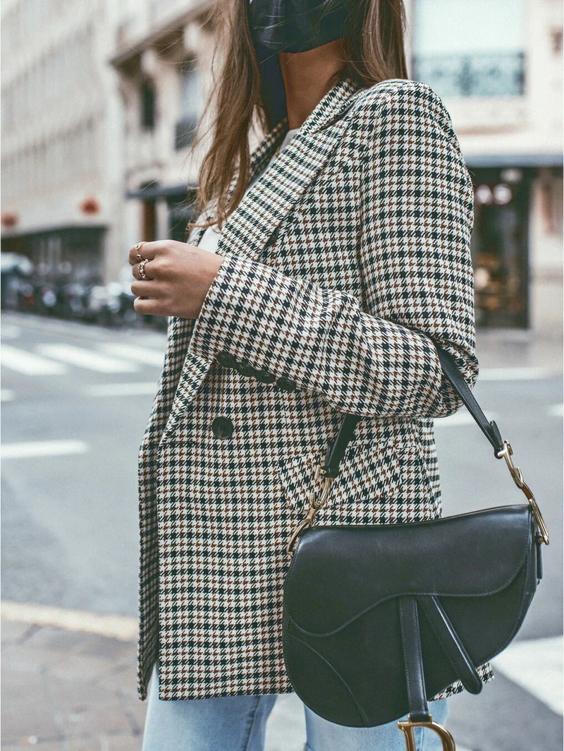 Well Tailored Jacket with a Graceful Silhouette
