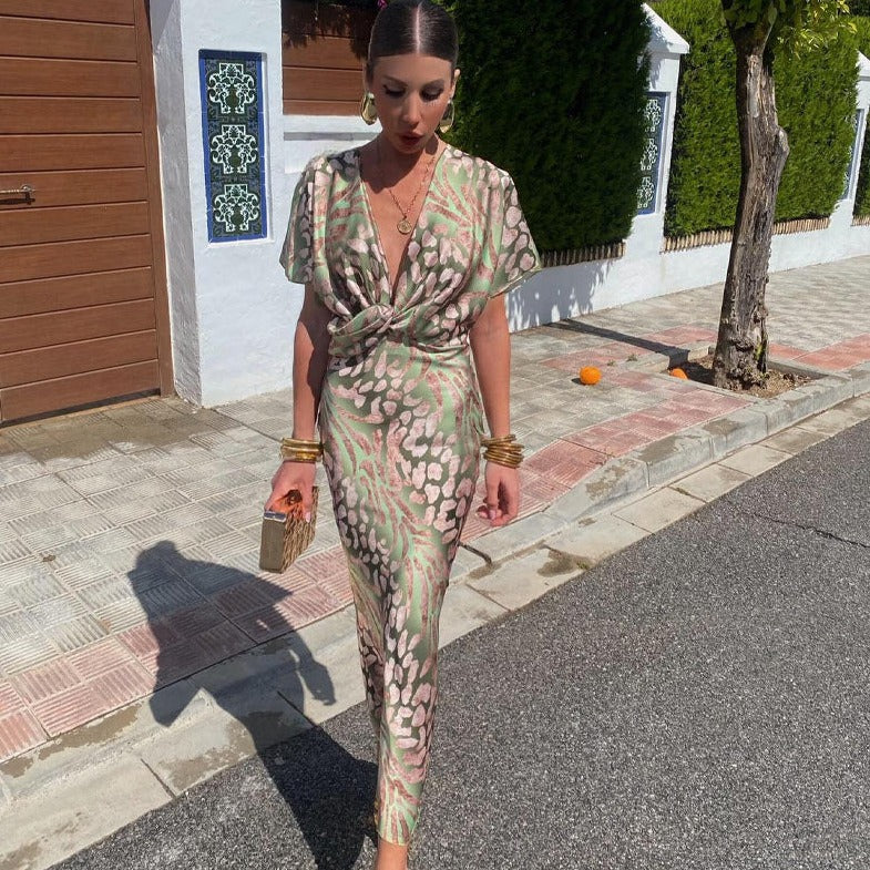 Gracefully Styled Dress for Any Occasion