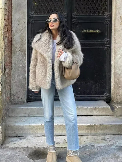 Elegantly Styled Coat for Everyday Wear