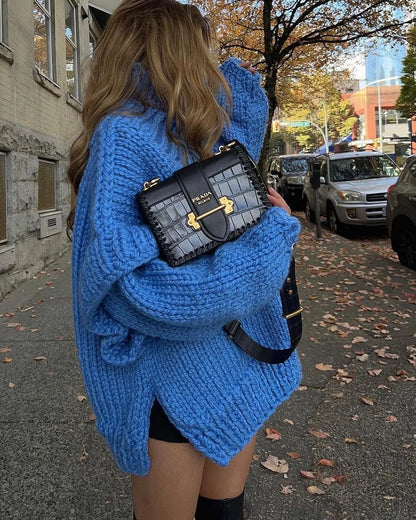 Well Tailored Sweater with a Graceful Silhouette