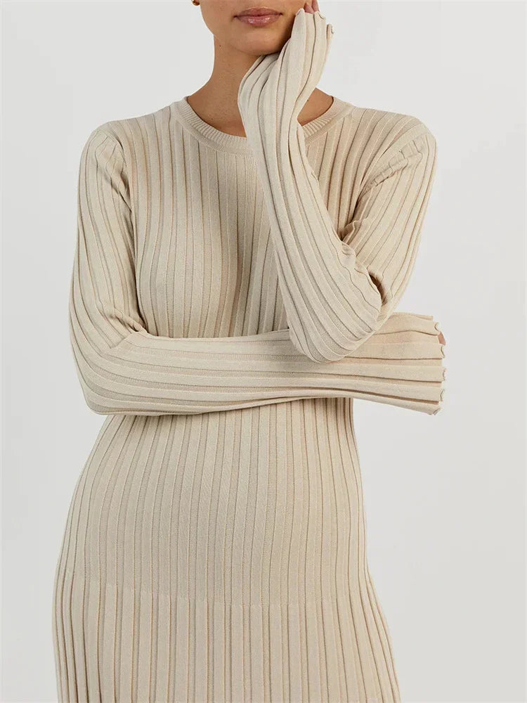 Effortlessly Elegant Dress with a Timeless Design