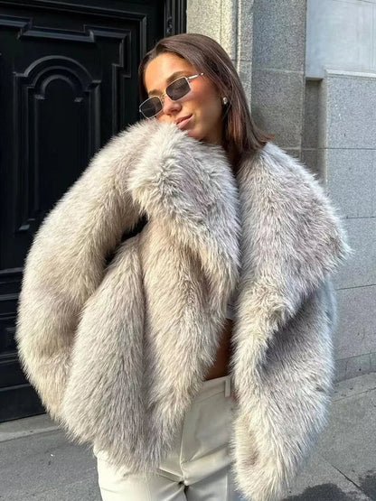 Elegantly Styled Coat for Everyday Wear