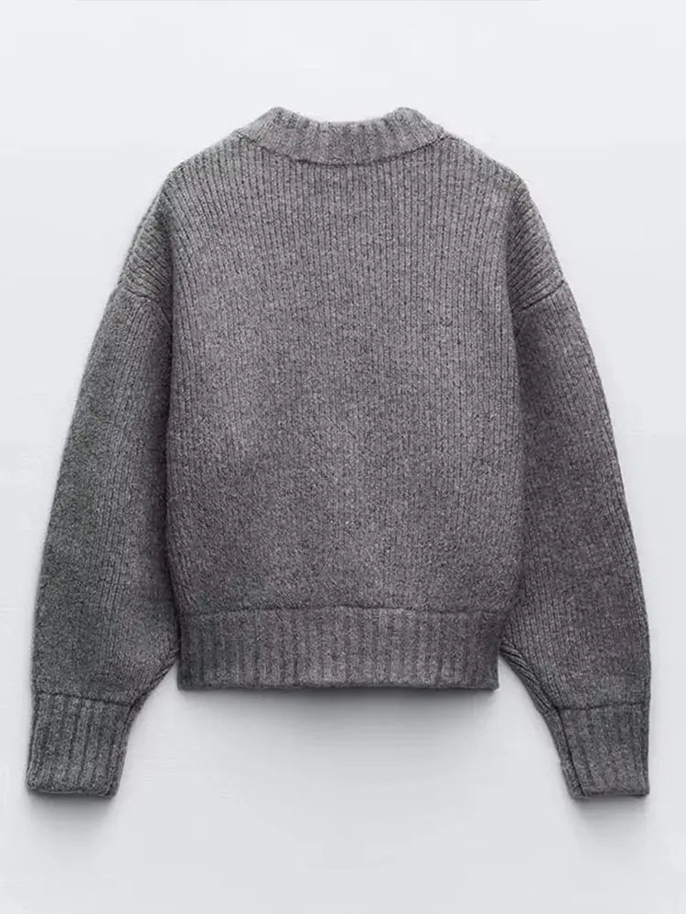 Well Tailored Cardigan with a Graceful Silhouette