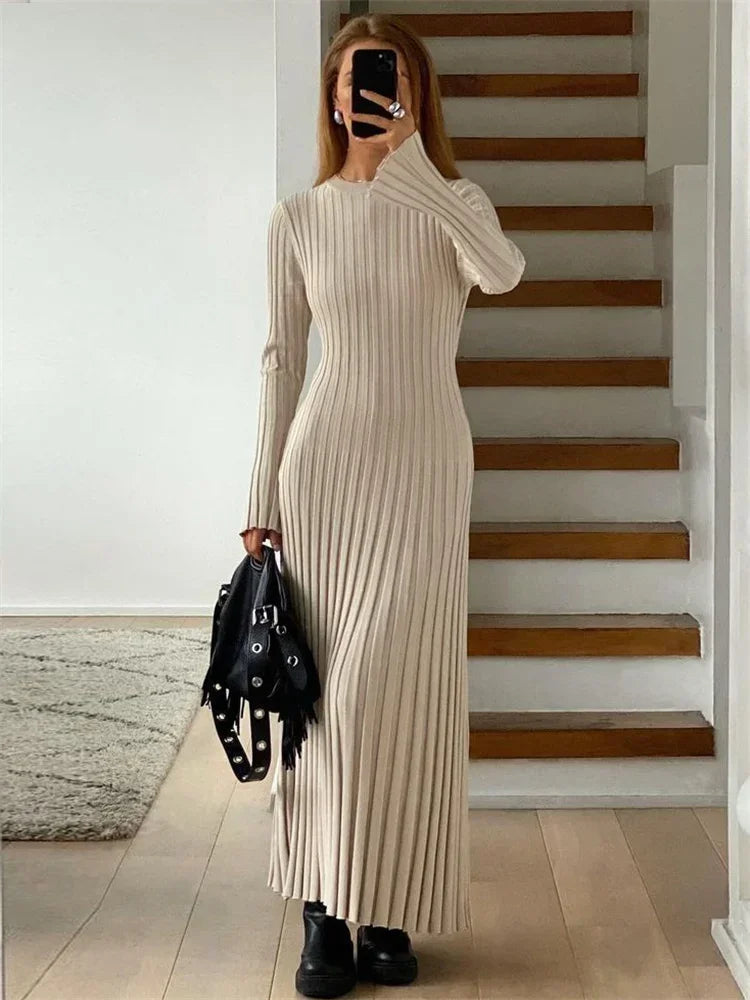 Effortlessly Elegant Dress with a Timeless Design