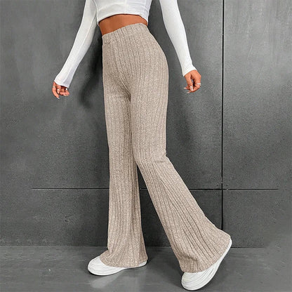 Elegantly Styled Trousers for Everyday Wear