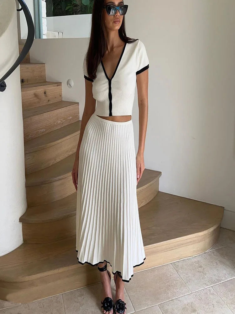 Beautifully Crafted Dress in a Classic Style