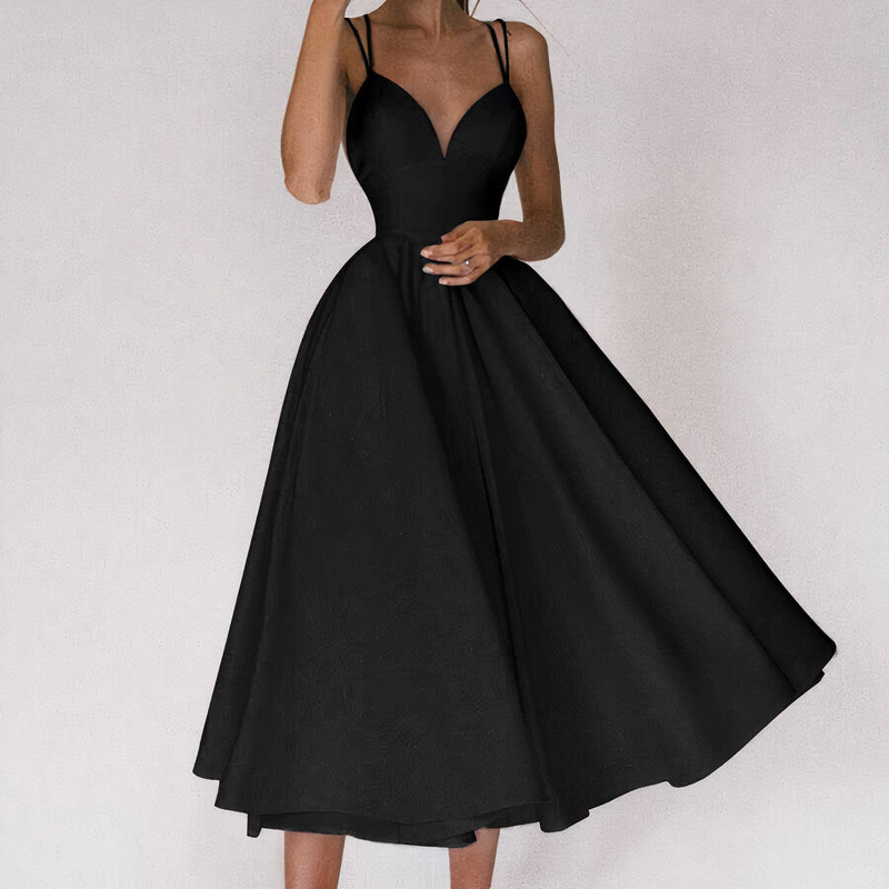 Beautifully Finished Dress in a Timeless Design