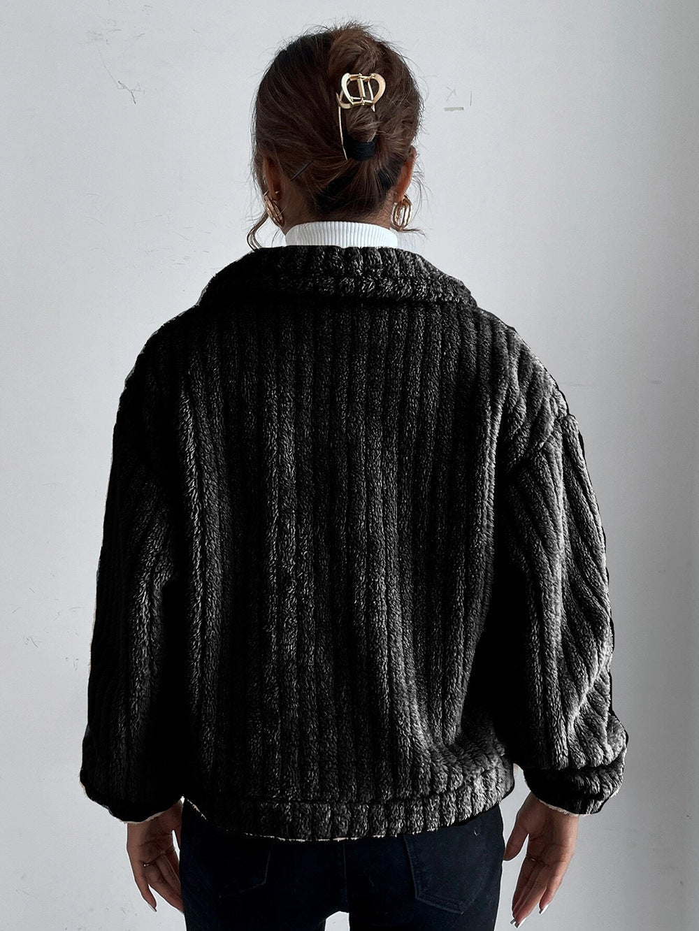 Elegantly Styled Jacket for Everyday Wear