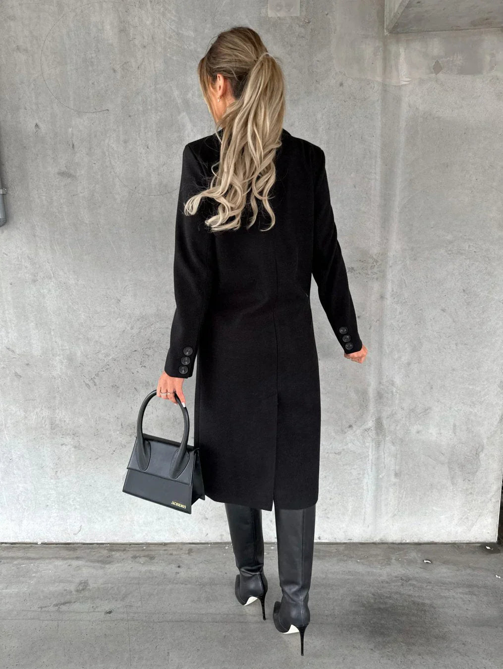 Effortlessly Elegant Coat with a Timeless Design