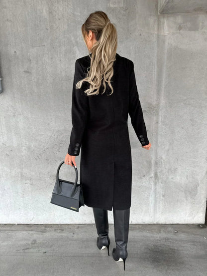 Effortlessly Elegant Coat with a Timeless Design