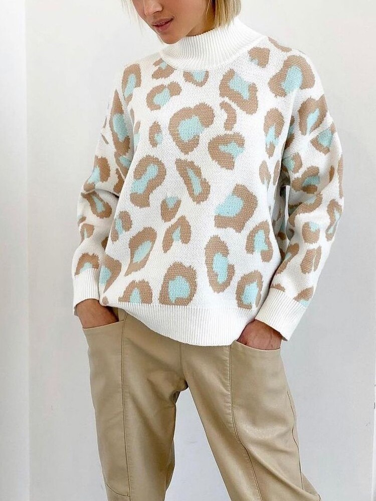 Well Tailored Sweater with a Graceful Silhouette