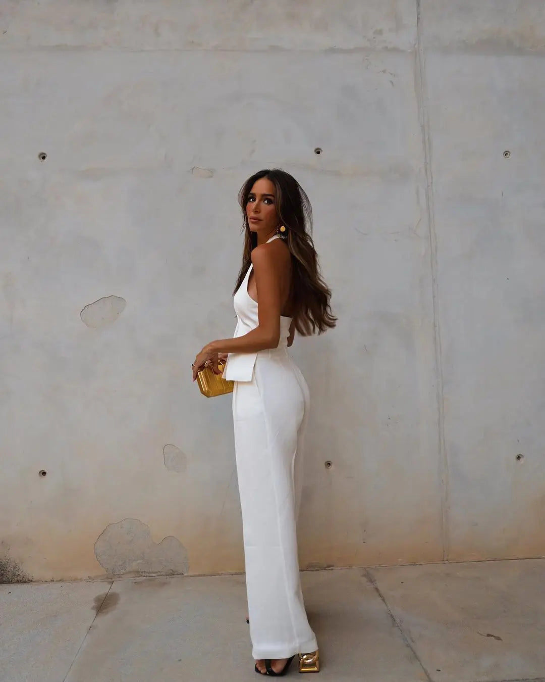 Well Tailored Garment with a Graceful Silhouette